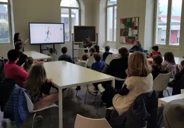 Foto scattata durante la lettura del libro da parte della maestra Piera