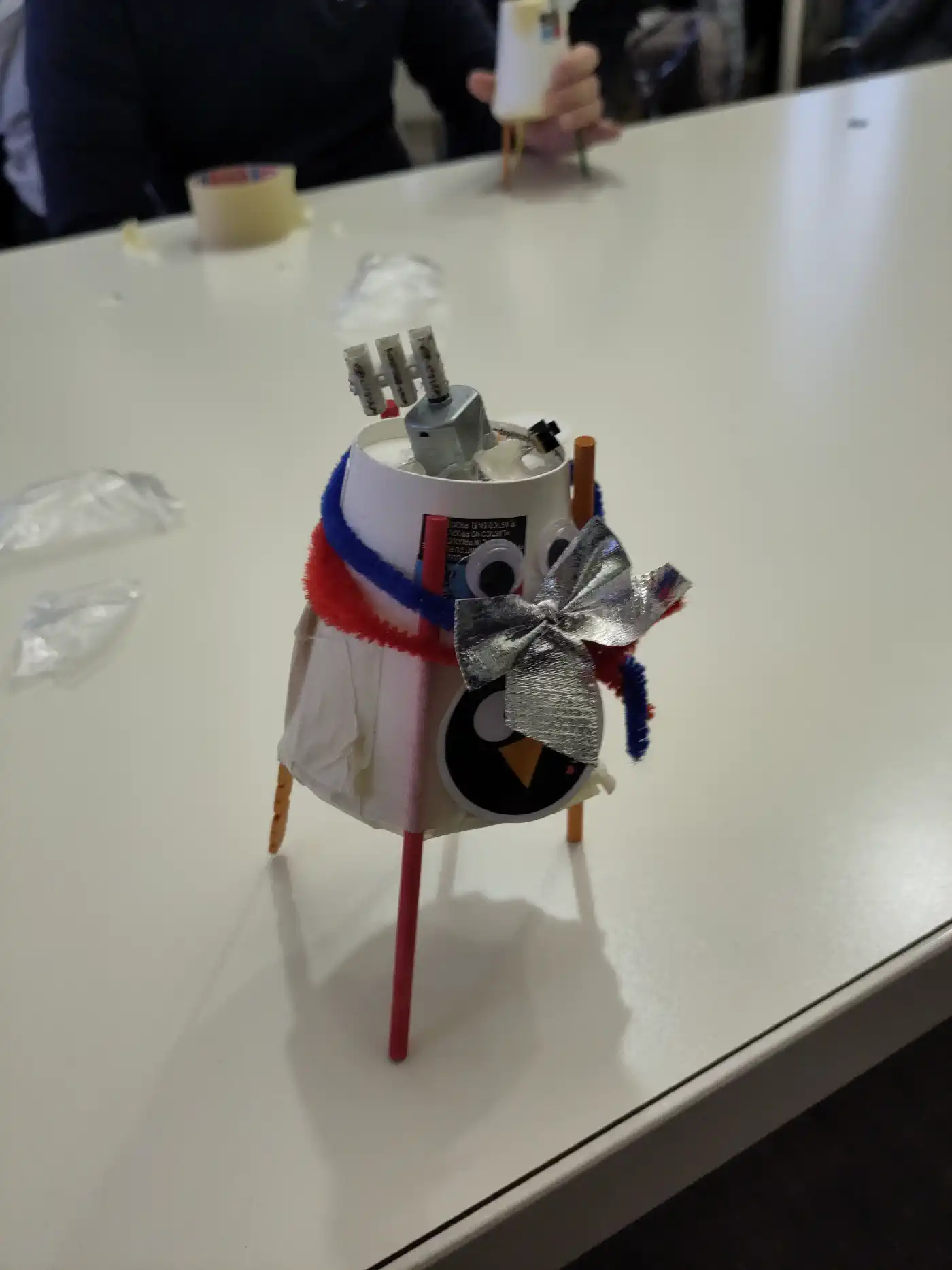 Foto di uno dei robottini costruiti dai bambini durante il laboratorio di robotica